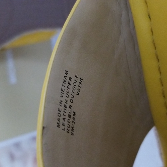 New Michael Kors Linden Croc-Embossed Sandals - Picture 12 of 13